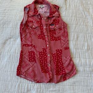 Wrangler Red Patchwork Sleeveless Button-Front Shirt